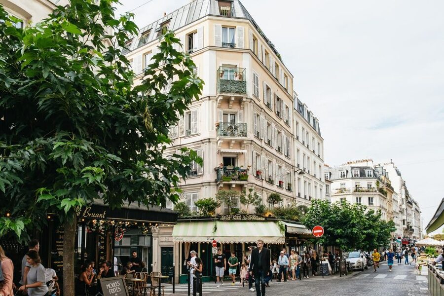Paris: Montmartre Food and Wine Guided Tour - Montmartre sweet stops, from macarons to choux à la crème