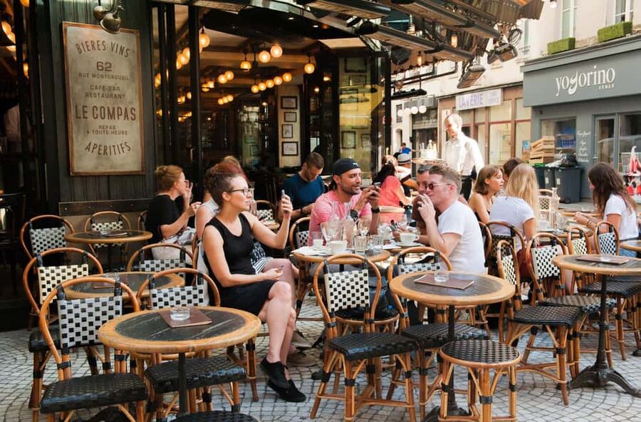 Paris: Montmartre Food Tour with Full Meal - Rue Lepic to Place des Abbesses: the route that sets the mood