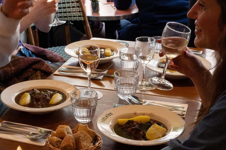 Paris: Montmartre Food Tour with Full Meal - Place du Tertre and the artist-square vibe, plus dessert energy
