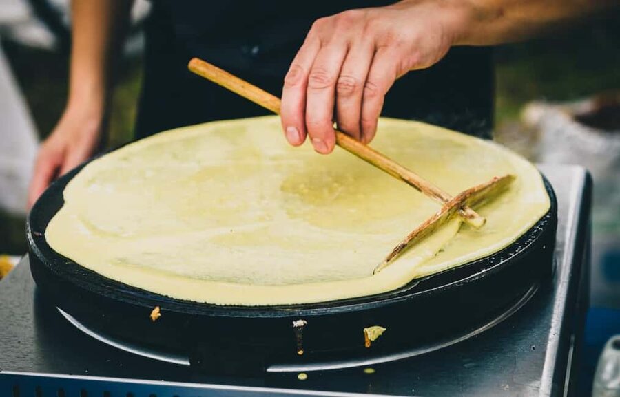 Paris: Montmartre Food Tour with Full Meal - What you will actually taste: sweets, stew, cheese, and the Montmartre extras