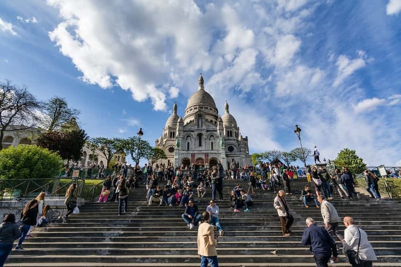 Paris: Montmartre Highlights Walking Tour with a Local Guide - Bateau-Lavoir, where modern art becomes personal