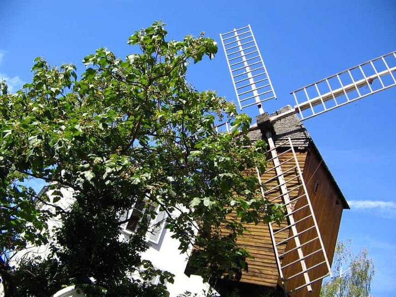 Paris: Montmartre Private Walking Tour - Where to meet your guide by Metro Blanche