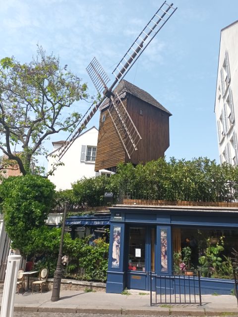 Paris: Montmartre Small Group Guided Walking Tour - Montmartre in a small group, why up to 8 people matters