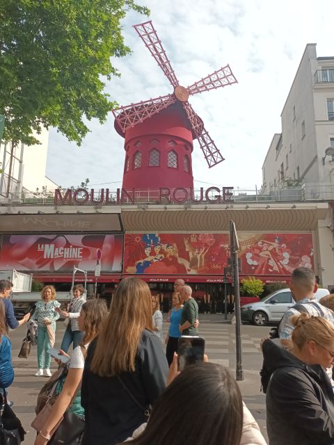 Paris: Montmartre Small Group Guided Walking Tour - Vineyard and cabaret stops, from Vigne du Clos Montmartre to Lapin Agile