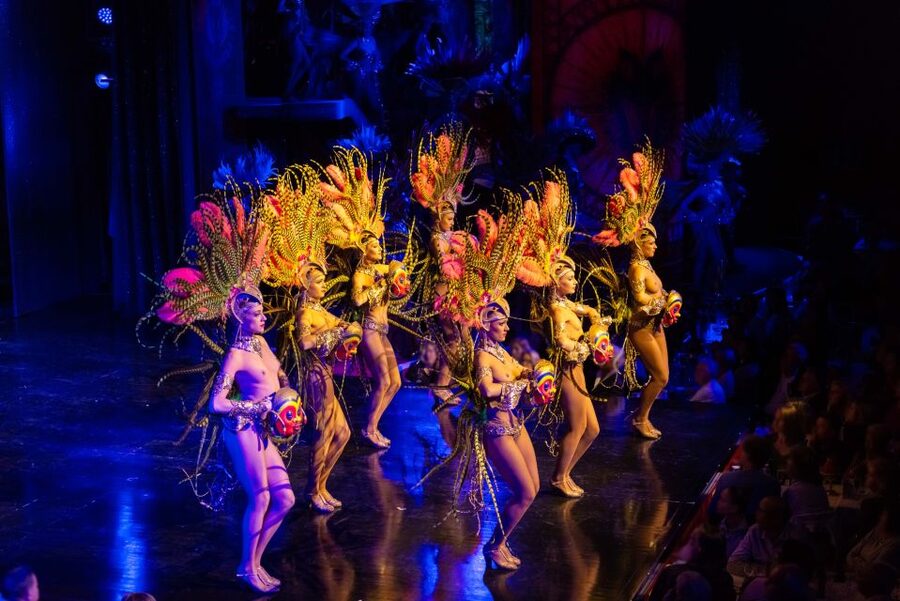 Paris: Moulin Rouge Dinner Show, Champagne, and Transport - Dress code, no-camera rule, and the cloakroom reality