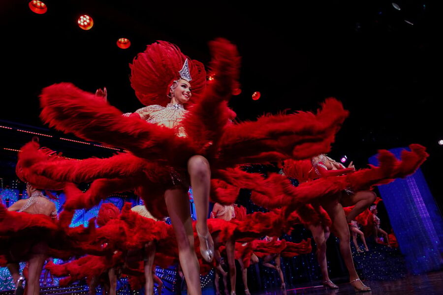 Paris: Moulin Rouge Dinner Show, Champagne, and Transport - Price and logistics: what you are paying for at $465