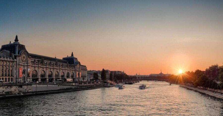 Paris: Musee d'Orsay Private Guided Tour - Finding your meeting point: the rhinoceros esplanade moment