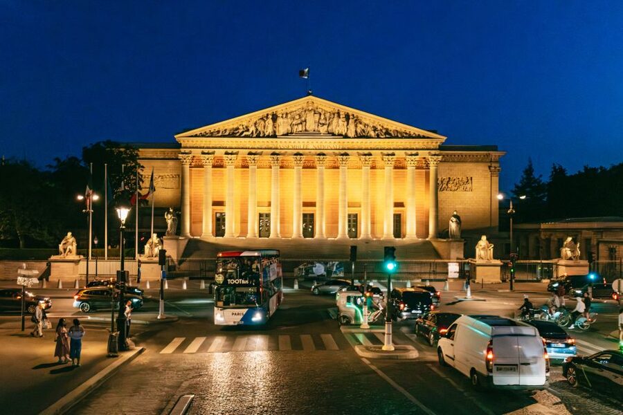 Paris: Night Bus Tour with Audioguide - Timing by season: catching the lights at the right hour
