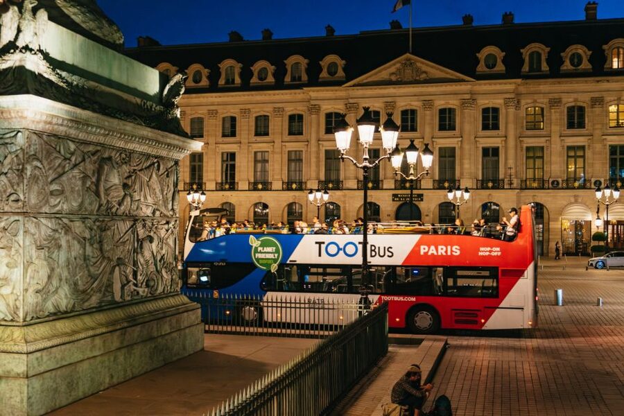 Paris: Night Bus Tour with Audioguide - Value for $36: when the price makes sense