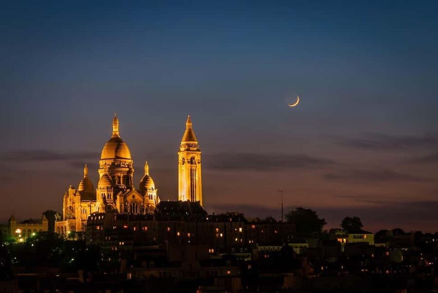 Paris: Night City Tour in a van for up to 7 people - Saint-Germain-des-Prés, Café de Flore, Les Deux Magots, and Musée d’Orsay