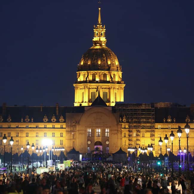 Paris: Night City Tour in a van for up to 7 people - Why a 7-seater van night tour works so well in Paris