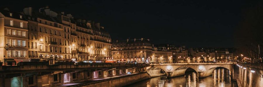 Paris: Night City Tour in a van for up to 7 people - Pigalle, Moulin Rouge, and the night scene you actually came for
