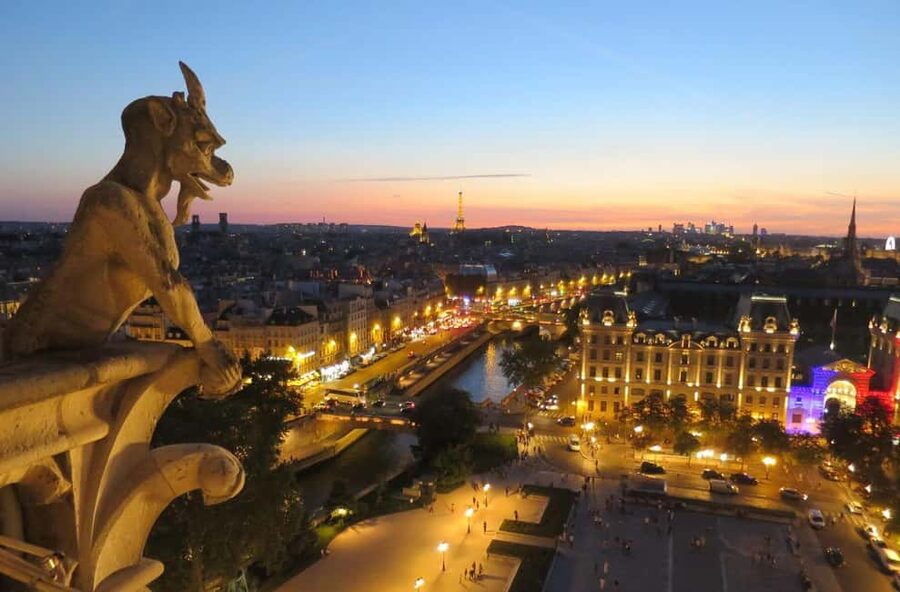 Paris: Night City Tour in a van for up to 7 people - Meet your driver, then roll across major Paris areas