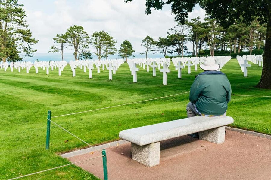 Paris: Normandy D-Day Sites Guided Day Trip with Lunch - Pre-booked Norman lunch at the port, and how it affects timing