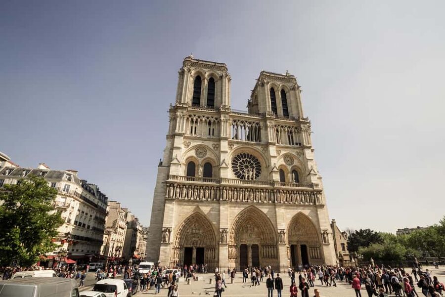 Paris: Notre Dame and Île de la Cité Walking Tour - Pacing and what you should wear