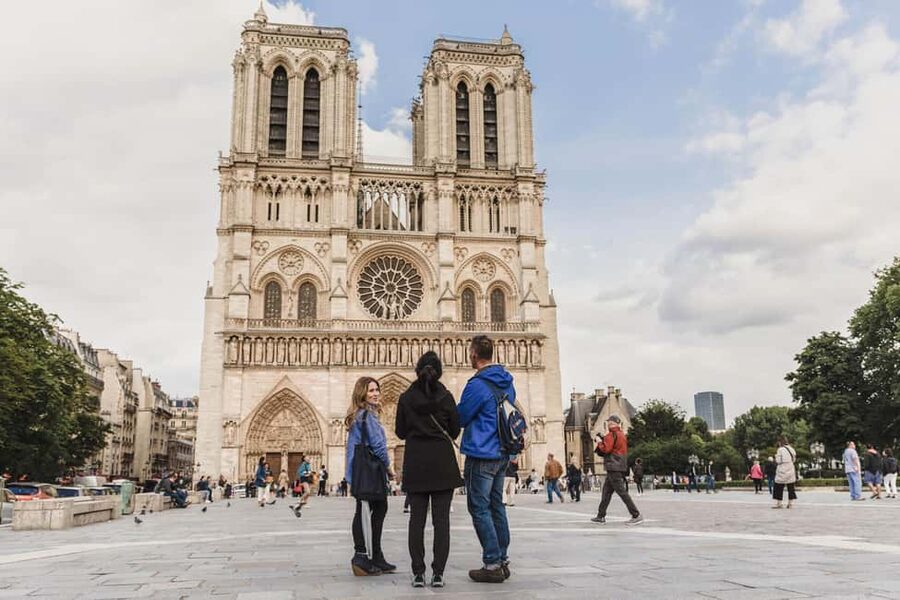 Paris: Notre Dame and Île de la Cité Walking Tour - Notre-Dame entry: restored inside, explained out loud