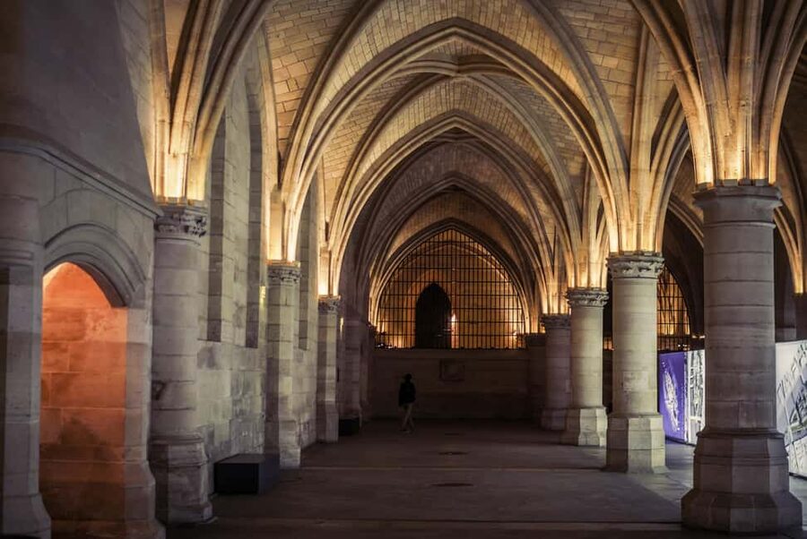 Paris: Notre Dame and Île de la Cité Walking Tour - The cathedral’s symbolism and why it connects to France’s measurements