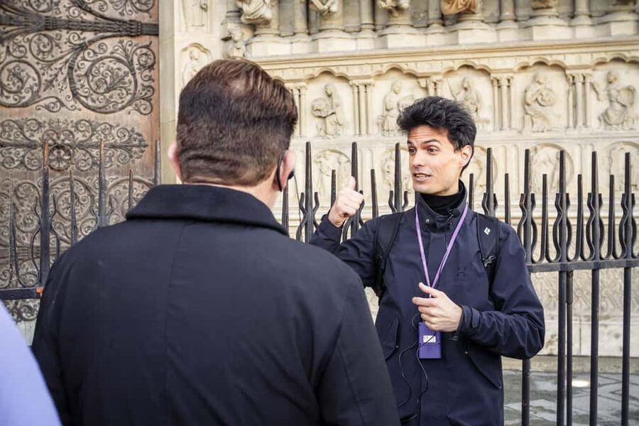 Paris: Notre Dame and Île de la Cité Walking Tour - Your guide matters, and the best ones make the city readable