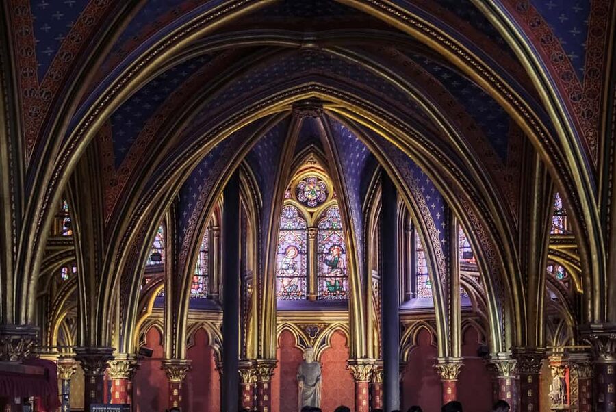 Paris: Notre Dame and Île de la Cité Walking Tour - Meeting at Charlemagne, then easing into the Notre-Dame area