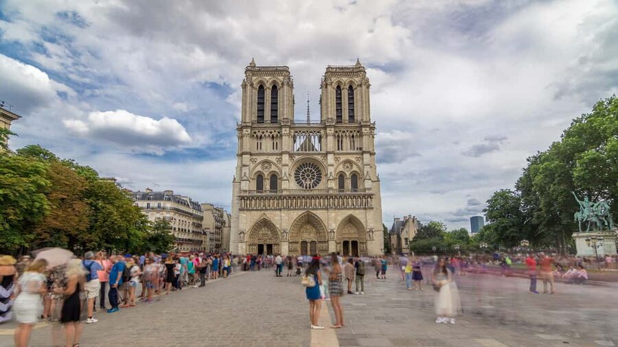 Paris: Notre Dame Cathedral Exterior Tour with Free Entry - Île de la Cité, why the location is not accidental