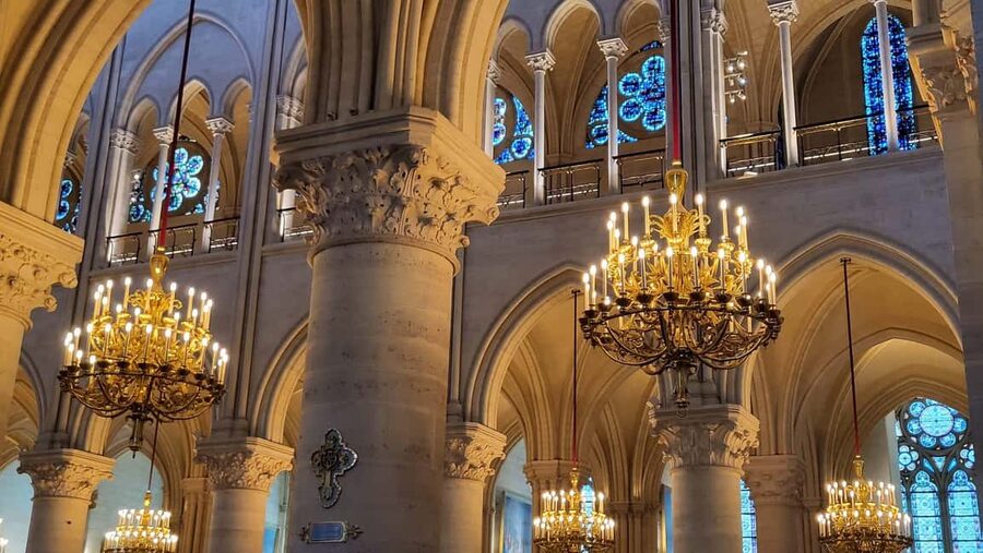Paris: Notre Dame Exterior, Latin Quarter Tour and Pantheon - Île de la Cité and Place Saint-Michel: the square-and-fountain payoff