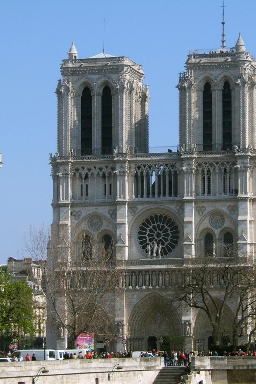 Paris: Notre Dame Outdoor Tour with Sainte-Chapelle / Crypt. - A small-group Notre-Dame walk that actually feels manageable