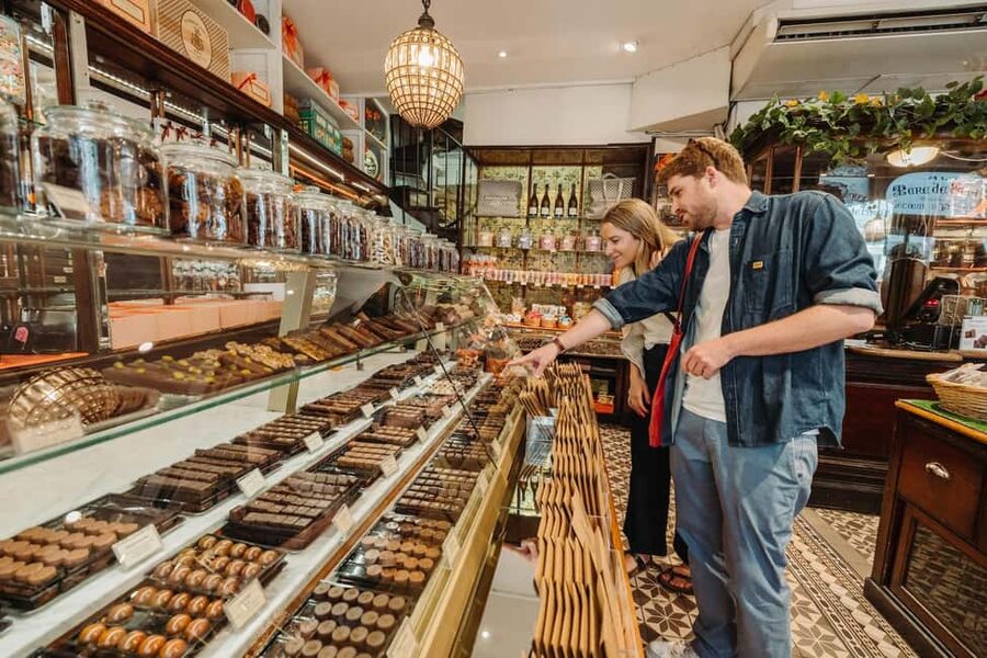 Paris: Pastry & Chocolate Walking Tour with Tastings - Rue Montorgueil flavor finish: walking, sampling, and then bean-to-bar