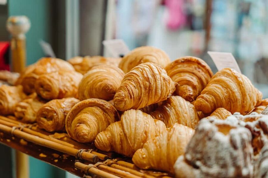 Paris: Pastry & Chocolate Walking Tour with Tastings - Getting to the start and setting yourself up for a sweet morning