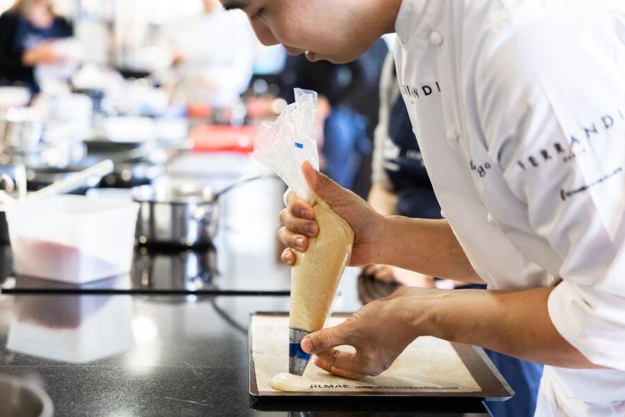 Paris: Pastry Class with Ferrandi Chef at Galeries Lafayette - Your 2-hour flow: 1.5 hours baking, 30 minutes tasting