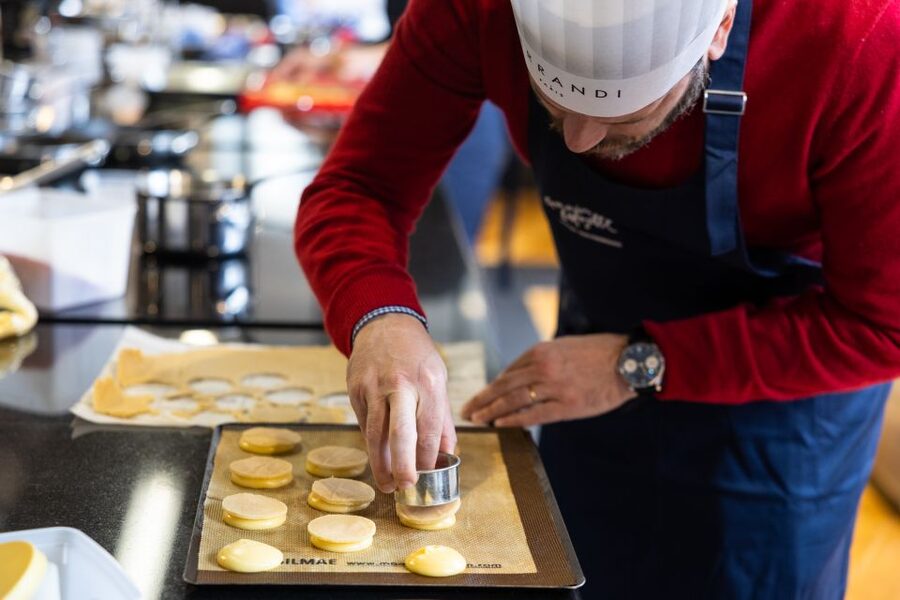 Paris: Pastry Class with Ferrandi Chef at Galeries Lafayette - Choosing your dessert: strawberry pie, millefeuille, Saint-Honoré