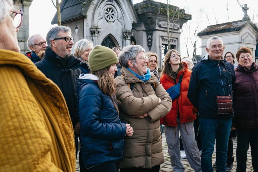 Paris: Pere Lachaise Cemetery Guided Tour - Getting there: Rue des Rondeaux and Metro Gambetta Line 3