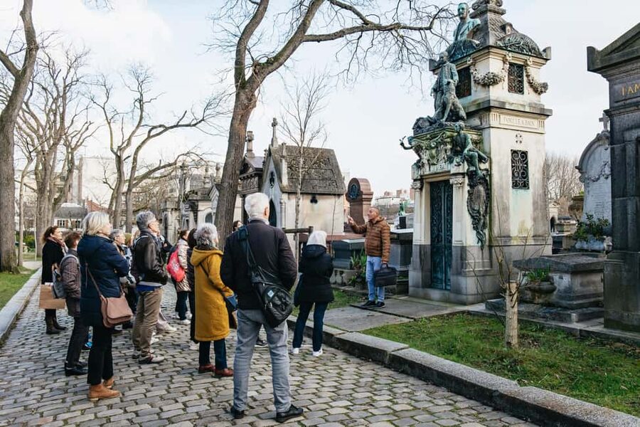 Paris: Pere Lachaise Cemetery Guided Tour - Why the guide’s storytelling is the real value