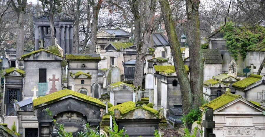 Paris: Pere Lachaise Cemetery Guided Tour - The Cemetery as an Open-Air Museum: 70,000 Graves, 5,300 Trees