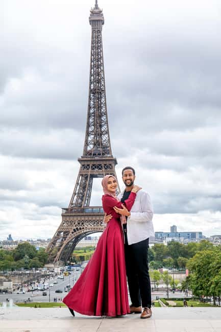 Paris: Photoshoot Around Eiffel Tower with 55 Edited Photos - How the Photographer Keeps Poses Natural (Even If You’re Camera-Shy)