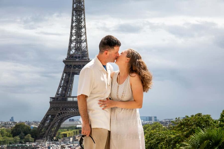 Paris: Photoshoot Around Eiffel Tower with 55 Edited Photos - Paris Tips Included, So You Leave With More Than Photos