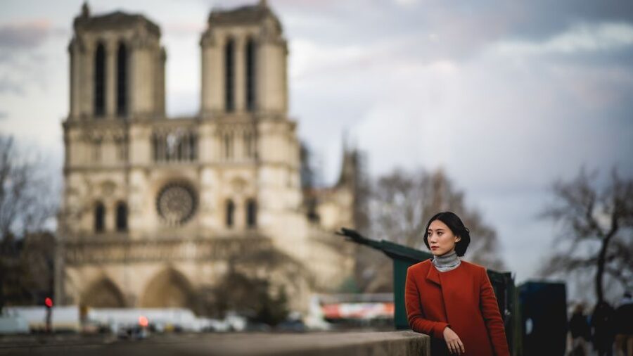 Paris: Premium Film Director Photoshoot & Natural Direction - Bir-Hakeim starts the story, then you move into a secret stop