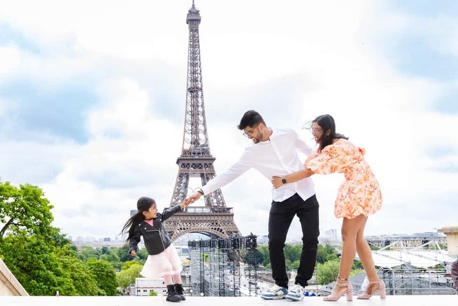 Paris: Premium Photoshoot with Iconic Eiffel Tower Views - The Photographer Part: Posing, Direction, and Getting Natural Results