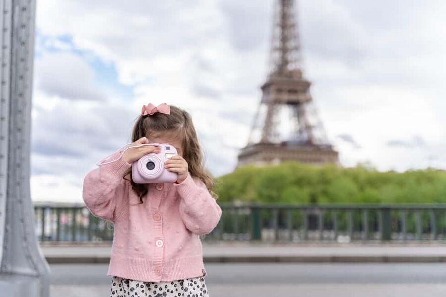 Paris: Premium Photoshoot with Iconic Eiffel Tower Views - Editing and Retouching: What You Get, What You Don’t