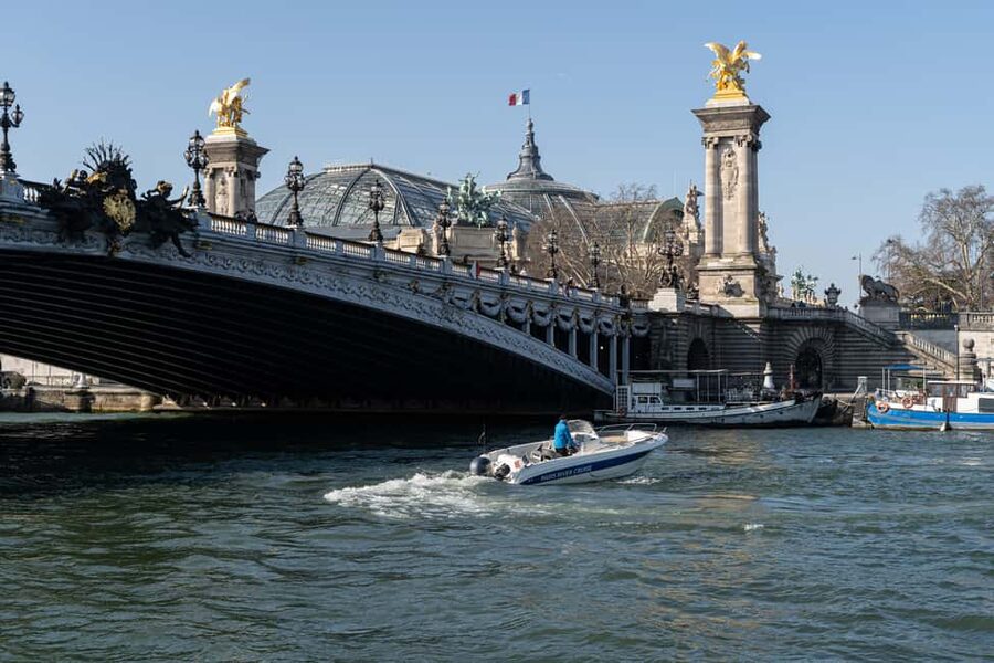 Paris: Private Boat Cruise on Seine River - Ile Saint Louis and the Old Church Feel Without Standing in One Place