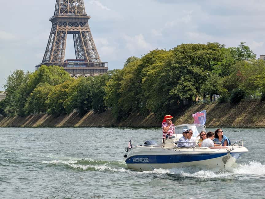 Paris Private Boat Seine River with Captain Guide - Pont Neuf and the river bridges that make Paris feel connected