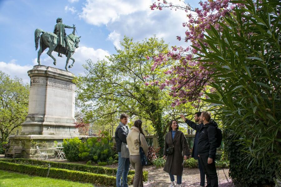 Paris Private Custom Tour: Half-Day with a Local Guide - How the custom plan works with Walid and Clara