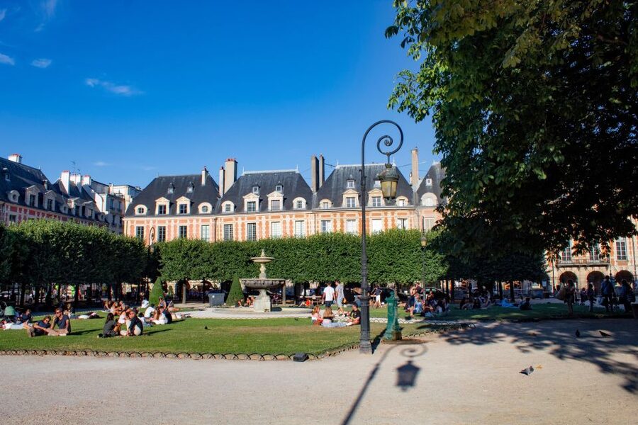 Paris Private Custom Tour: Half-Day with a Local Guide - Saint-Germain-des-Pres to Notre Dame: a left-bank taste with local texture