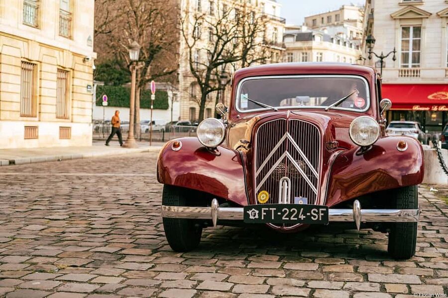Paris: Private Guided City Tour in a Traction Avant or DS 21 - Key highlights at a glance