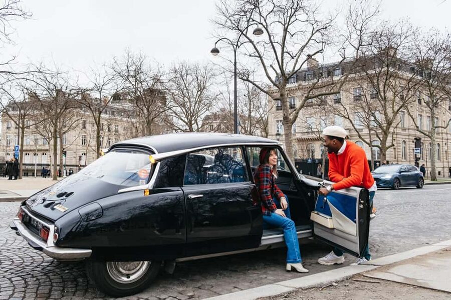 Paris: Private Guided City Tour in a Traction Avant or DS 21 - The heart of the route: Concorde, Champs-Élysées, and the grand axis