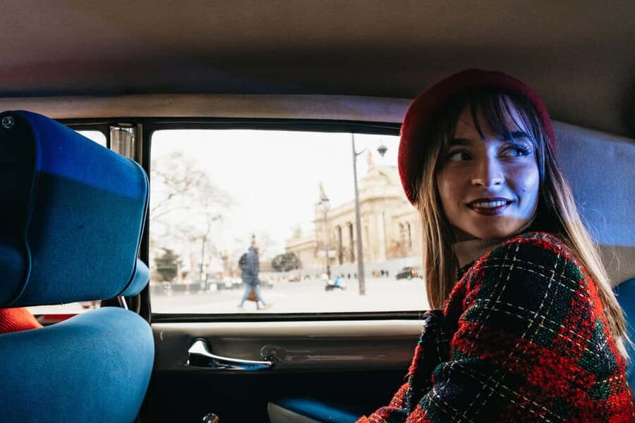 Paris: Private Guided City Tour in a Traction Avant or DS 21 - Les Invalides and the Seine crossing: where Paris looks polished