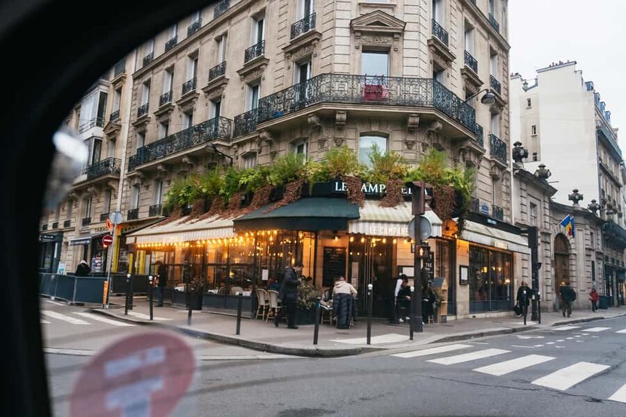 Paris: Private Guided City Tour in a Traction Avant or DS 21 - Louvre, Notre Dame, and the Pantheon: ending with big names and clear context