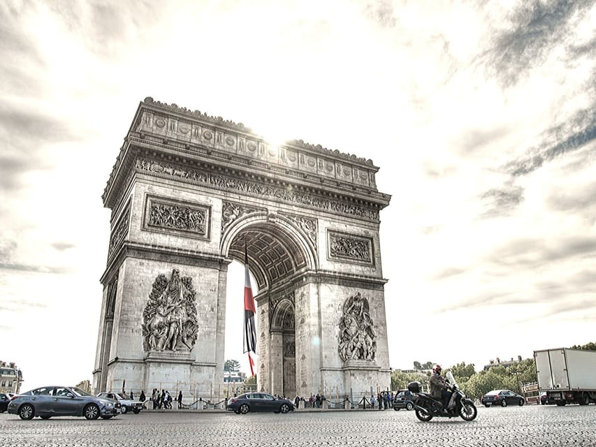 Paris: Private Layover Tour - Arc de Triomphe: quick stop, big payoff for your skyline photos