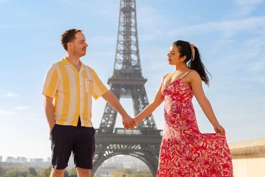 Paris: Private Photoshoot at the Eiffel Tower - Why an Eiffel Tower Photo Session Beats Selfies Every Time