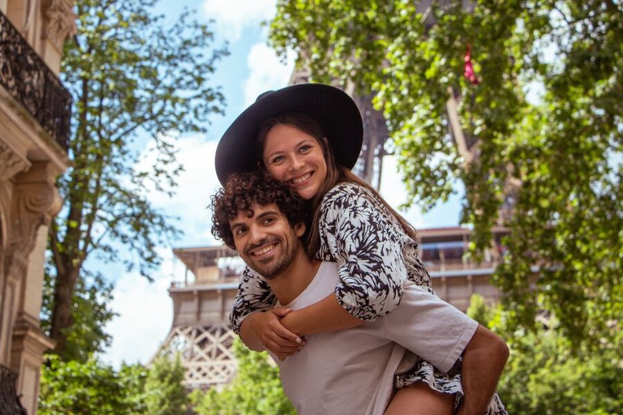 Paris: Private Photoshoot at the Eiffel Tower - Price and Value for a Private Group Up to 8