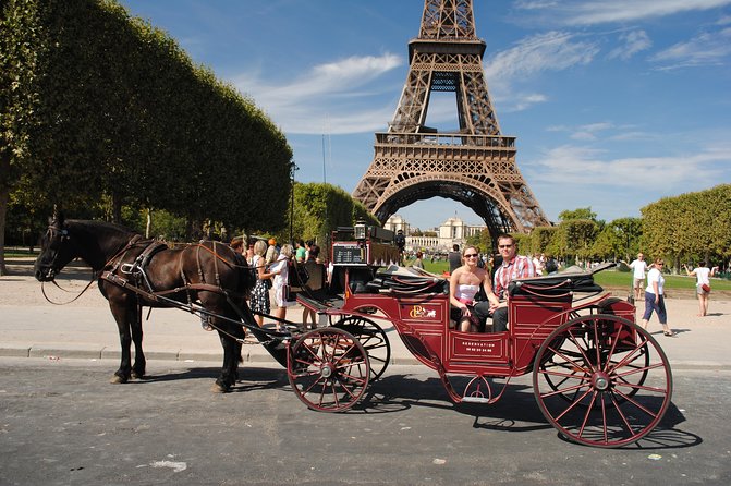Paris Private Romantic Horse & Carriage Ride - Avenue Rapp and Avenue de Suffren: the in-between Paris that feels real